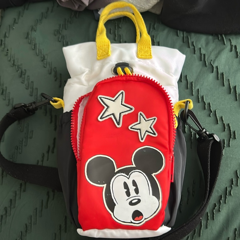 Boxlunch Crossbody Water Bottle carrier with pockets